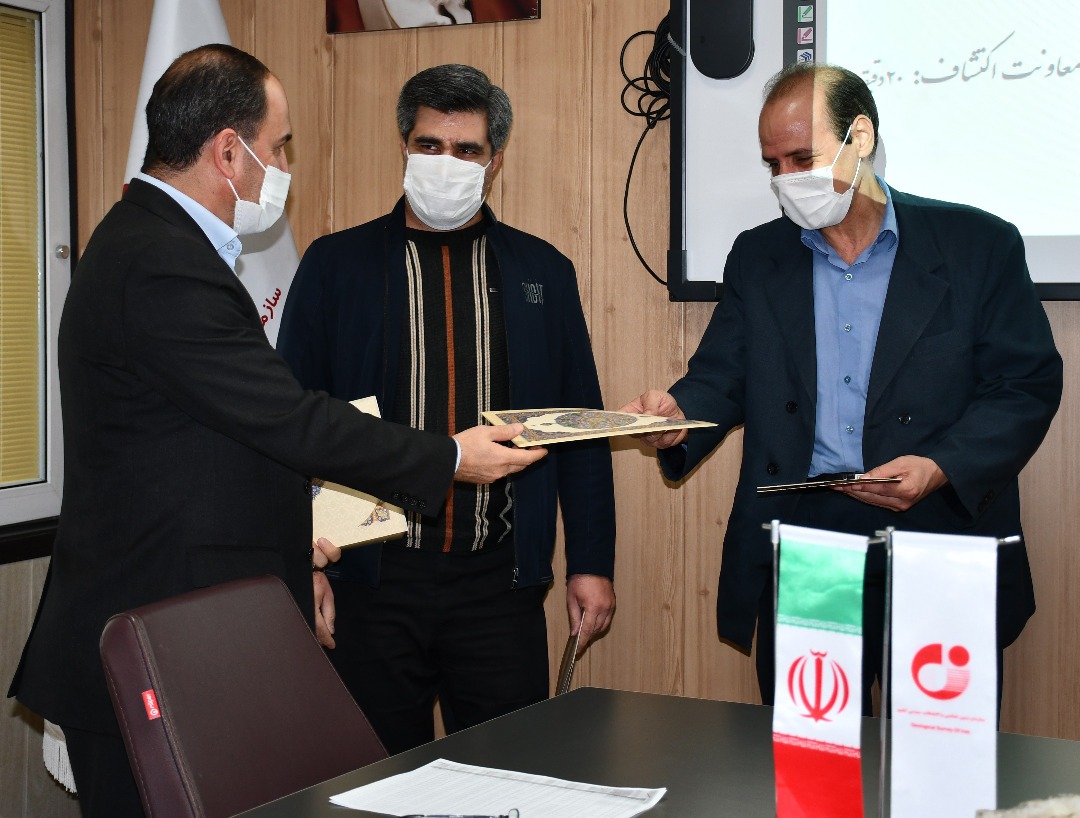 تقدیر از طرح دفتر ژئومتیکس سازمان زمین&zwnj;شناسی کشور به عنوان طرح برتر پژوهش و فناوری وزارت صمت