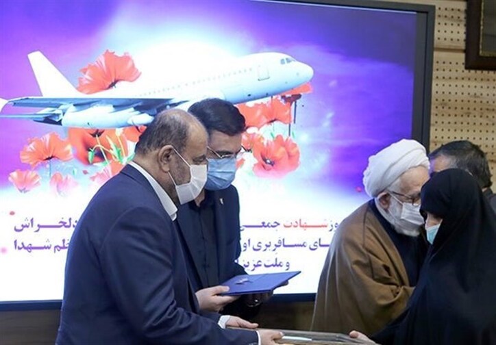 تجلیل وزیر راه از خانواده شهدای هواپیمای اوکراینی