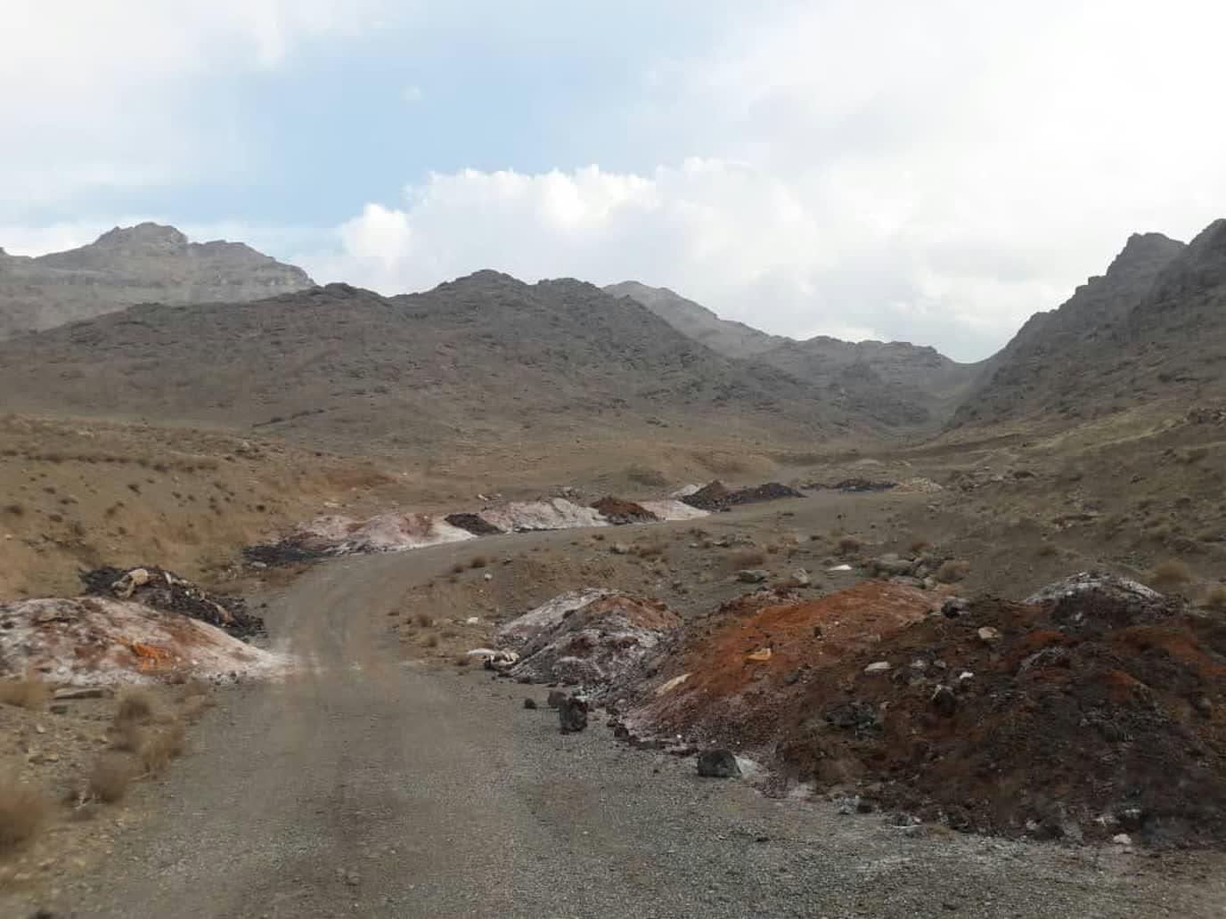 تخلیه پسماند سربارههای سرب استان مرکزی در مراتع قم تخلیه پسماند سربارههای سرب استان مرکزی در مراتع قم