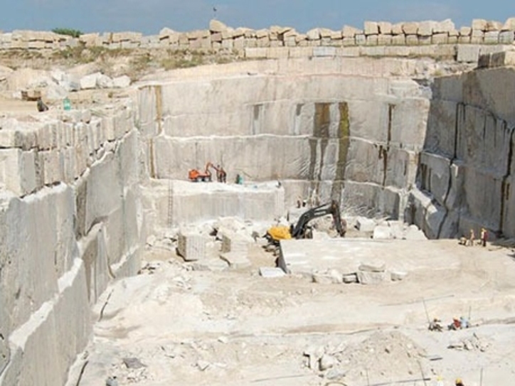 رشد ۳۲۹ درصدی سرمایه گذاری در معادن آذربایجان غربی