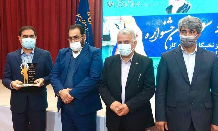 تندیس واحد نمونه صنعتی و کارگر نمونه صنعتی در جشنواره امتنان به شرکت فولاد خوزستان رسید