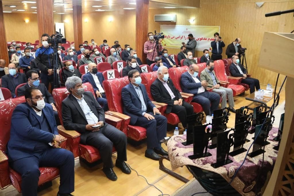 تندیس واحد نمونه صنعتی و کارگر نمونه صنعتی در جشنواره امتنان به شرکت فولاد خوزستان رسید تندیس واحد نمونه صنعتی و کارگر نمونه صنعتی در جشنواره امتنان به شرکت فولاد خوزستان رسید