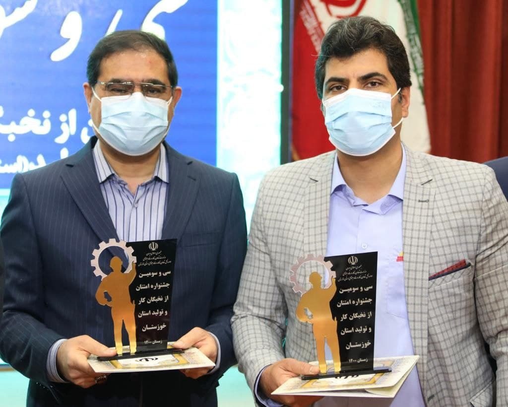 تندیس واحد نمونه صنعتی و کارگر نمونه صنعتی در جشنواره امتنان به شرکت فولاد خوزستان رسید تندیس واحد نمونه صنعتی و کارگر نمونه صنعتی در جشنواره امتنان به شرکت فولاد خوزستان رسید