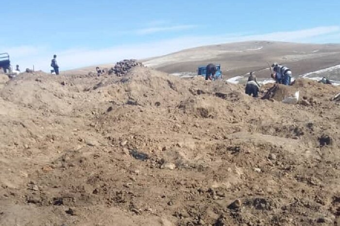 تکاپوی جویندگان منگنز در روستای قزلجه&zwnj;کند قروه