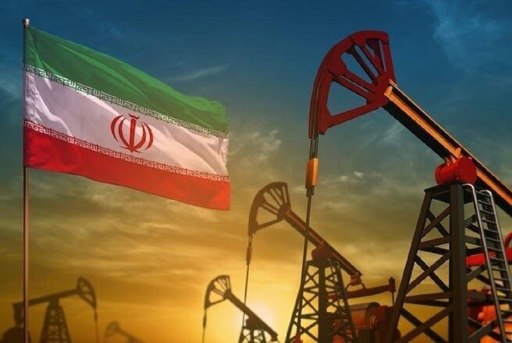احتمال واگذاری بخشی از فروش نفت ایران به نهاد‌ها یا اشخاص غیرتخصصی/ چرا دولت باید به انجام ریسک ۴.۵ میلیارد دلاری «مکلف» شود؟!