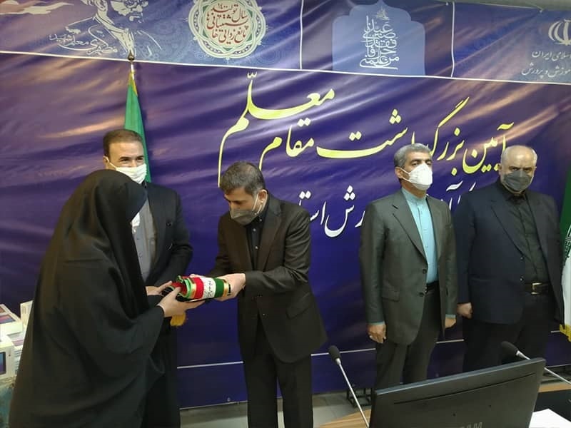 اهدای تبلت به دانش آموزان کم برخوردار استان البرز اهدای تبلت به دانش آموزان کم برخوردار استان البرز
