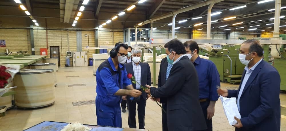 تجلیل از کارگران از سوی اداره امور شعب استان اردبیل تجلیل از کارگران از سوی اداره امور شعب استان اردبیل