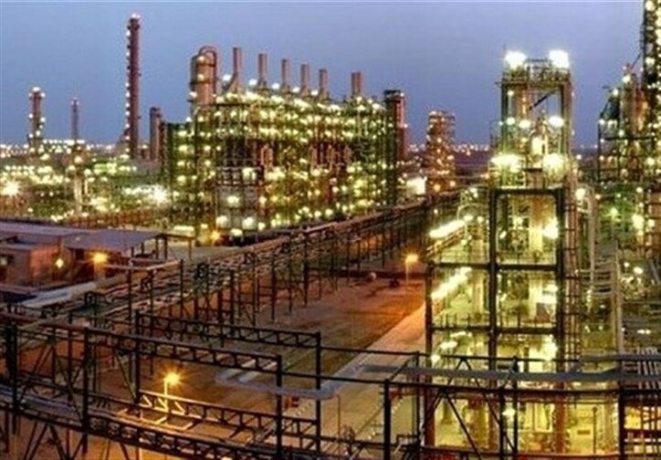 رئیس کمیسیون صنایع و معادن مجلس: تامین ارز و صادرات دلیل کمبود مواد اولیه پتروشیمی در کشور است