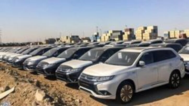 چقدر خودروی مثلا متروکه در گمرک و مناطق آزاد مگر داریم؟