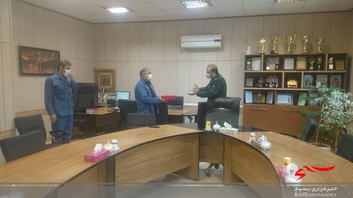 تقدیر فرمانده سپاه شاهرود از مدیرعامل شرکت سیمان