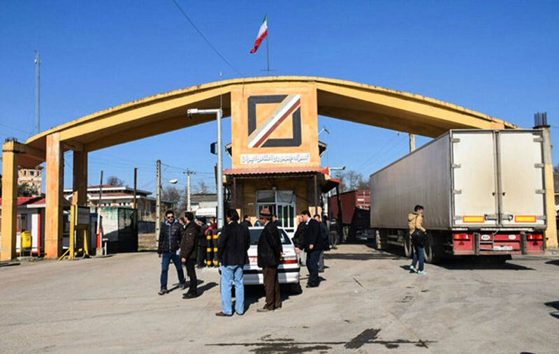 گمرک شهید رجایی با ۳۲ درصد از کل صادرات و واردات در رتبه نخست گمرکات قرار گرفت گمرک شهید رجایی با ۳۲ درصد از کل صادرات و واردات در رتبه نخست گمرکات قرار گرفت