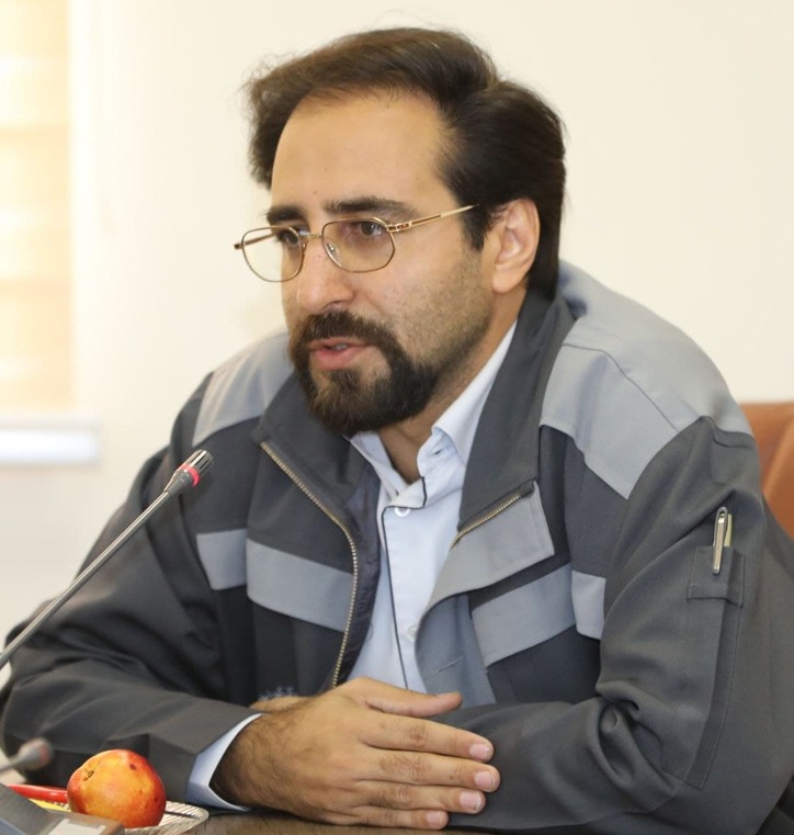 مجوز بدهند، برای تمام کارگران گل‌گهر و گروه‌های اولویت‌دارِ سیرجان واکسن کرونا خریداری می‌کنیم