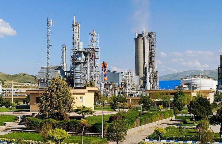 عرضه مواد اولیه پتروشیمی در بورس سامان گرفت
