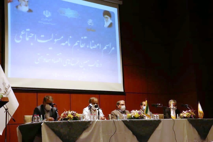 نقش شرکت‌های بزرگ اقتصادی در توانمند سازی مردم/ ۷۵ میلیارد دلار حجم تجارت خارجی در سال گذشته