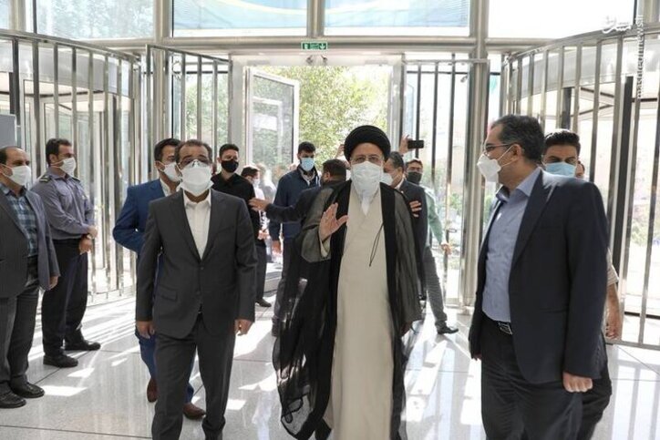 تزریق ۲۰۰ میلیون دلار به بورس را پیگیری می‌کنم/ ابراهیم رئیسی در پاسخ به یکی از سهامداران گفت: رقیب من ناکارآمدی است