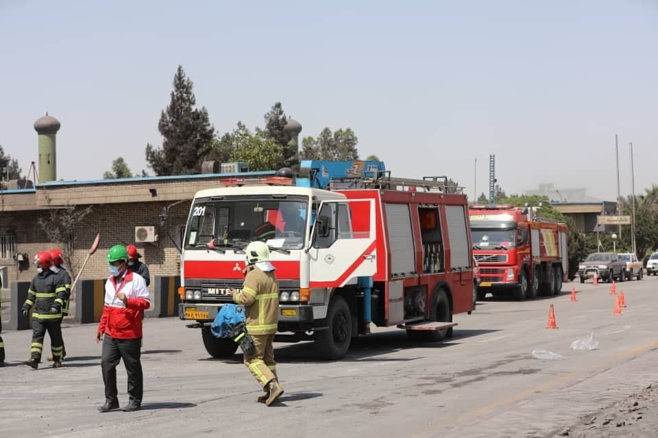 مانور آتشنشانی و امداد در گلگهر برگزار شد مانور آتشنشانی و امداد در گلگهر برگزار شد
