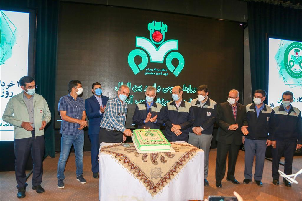 بازیکنان ذوب آهن از سخت کوشی تلاشگران خط تولید الگو بگیرند