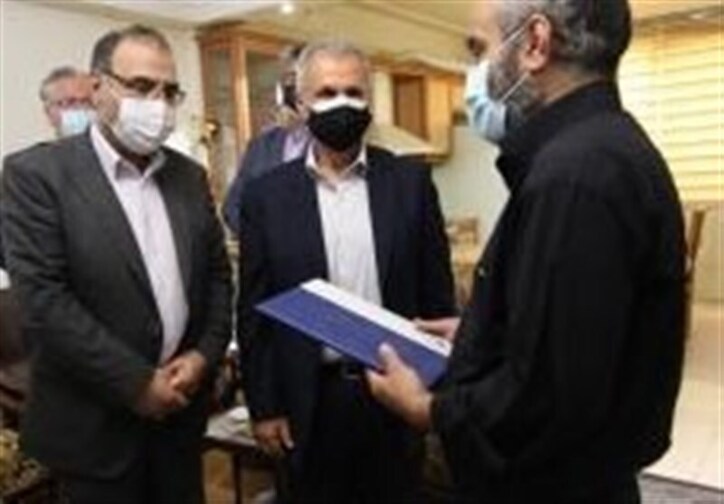 دیدار مدیرعامل بانک سرمایه با خانواده خبرنگار فقید مهشاد کریمی