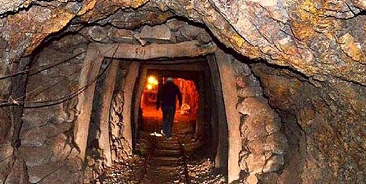 ضرورت ایجاد واحد‌های فرآوری مواد معدنی در آذربایجان‌غربی