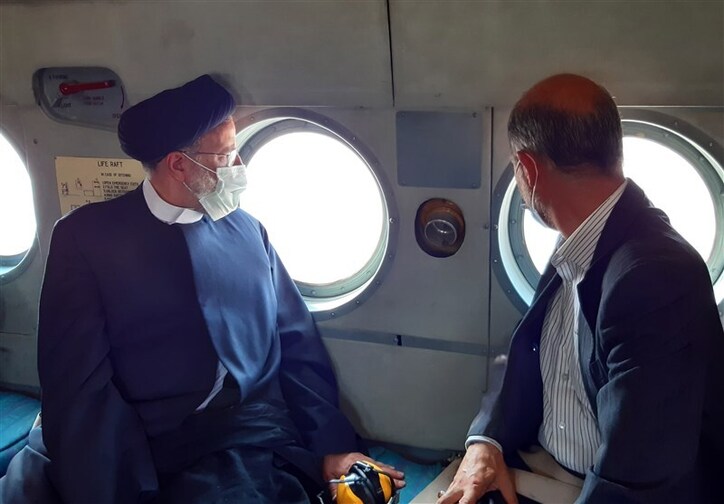 بازدید هوایی رئیس جمهور از معدن زغال سنگ طبس / گفت‌وگوی صمیمانه رئیسی با کارگران معدن + تصویر