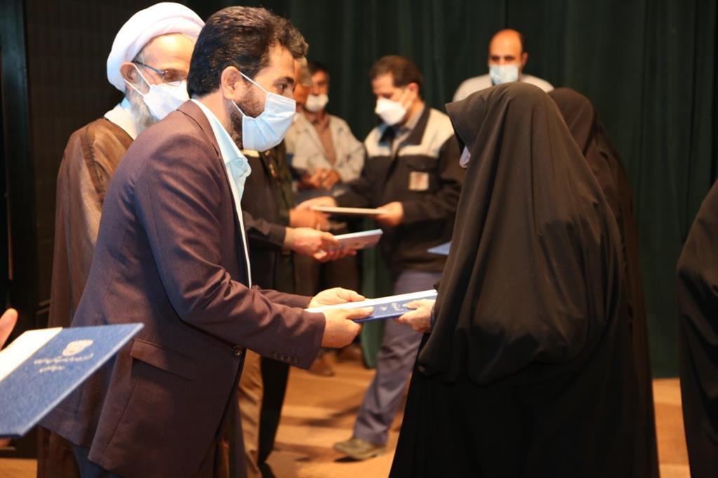 تجلیل از پیشکسوتان ایثارگر و رونمایی از آثار فرهنگی دفاع مقدس تجلیل از پیشکسوتان ایثارگر و رونمایی از آثار فرهنگی دفاع مقدس