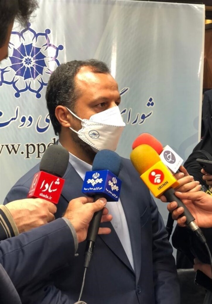 وزیر اقتصاد خبر داد؛ بررسی پیشنهاد پرداخت کارت اعتباری به جای ارز ۴۲۰۰ به مردم در ستاد اقتصادی دولت