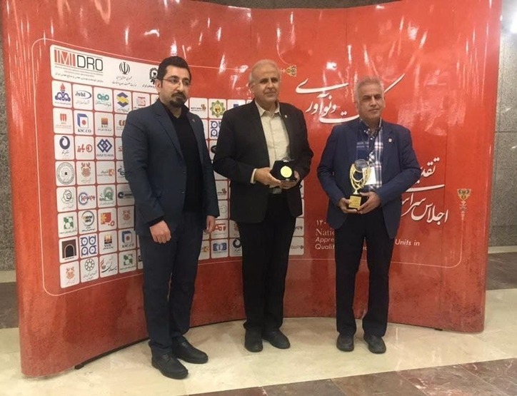 فولاد خوزستان نشان سازمان پیشرو در کیفیت و نوآوری را دریافت کرد