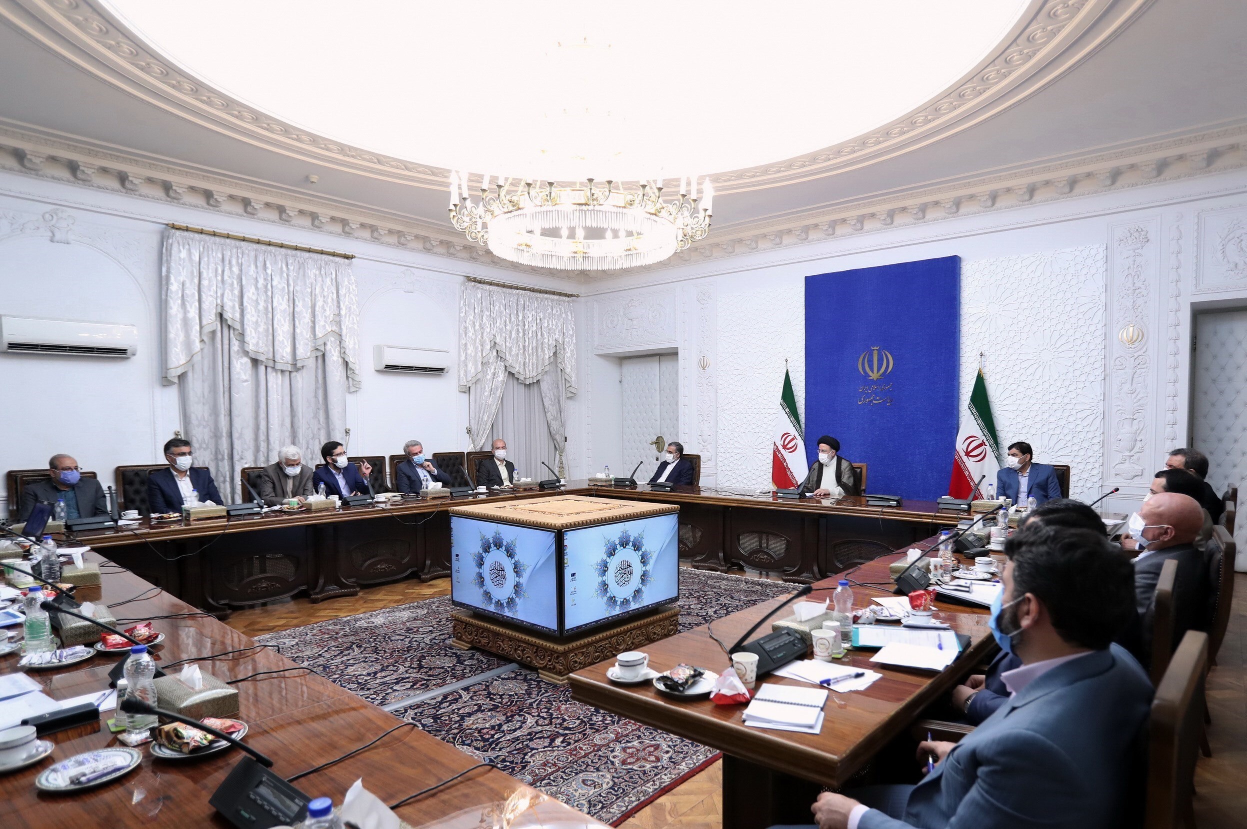 حضور «جلیلی» در جلسه ستاد اقتصادی دولت رئیسی حضور «جلیلی» در جلسه ستاد اقتصادی دولت رئیسی