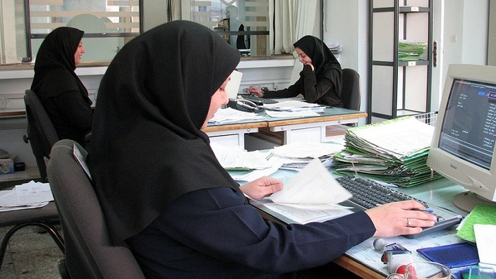 دو راهی افزایش حقوق کارمندان دولت/ تورم یا تامین قدرت خرید؟ (جدول)