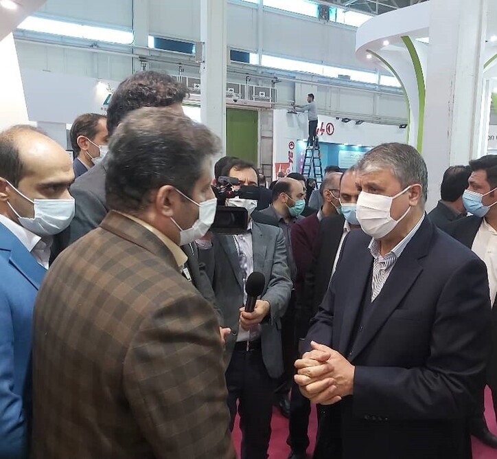 بازدید چند تن از اعضای هیات دولت از غرفه ذوب آهن اصفهان در سومین نمایشگاه تقاضای ساخت و تولید ایرانی