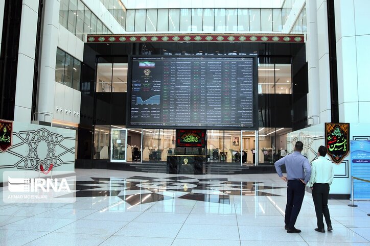 بازگشت ثبات به بورس با نرخ تسعیر ارز بانک‌ها/ پیش‌بینی معاملات بورس در فرودین ماه ۱۴۰۱
