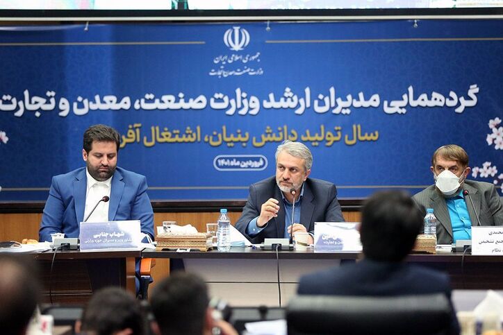 هدف‌گذاری رشد ۱۲.۵ درصدی حوزه صنعت و ۱۰ درصدی بخش معادن و تجارت در سال ۱۴۰۱/ پایش مستمر وضعیت واحد‌های صنعتی در سراسر کشور