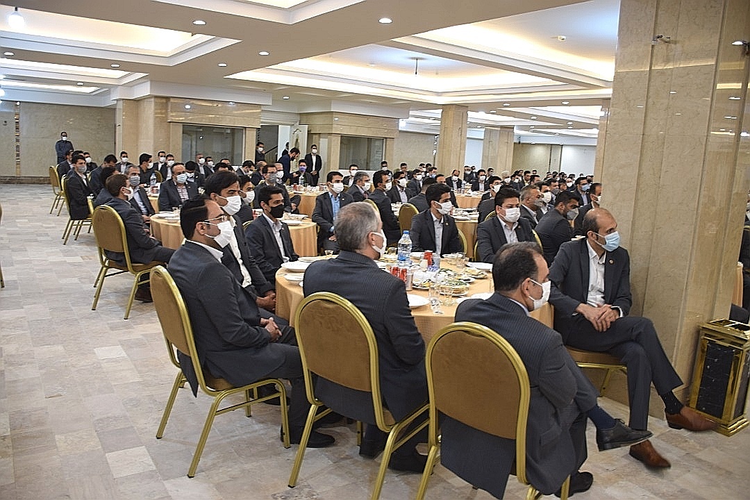 نشست صمیمی مدیرعامل موسسه اعتباری ملل با کارکنان خراسان نشست صمیمی مدیرعامل موسسه اعتباری ملل با کارکنان خراسان