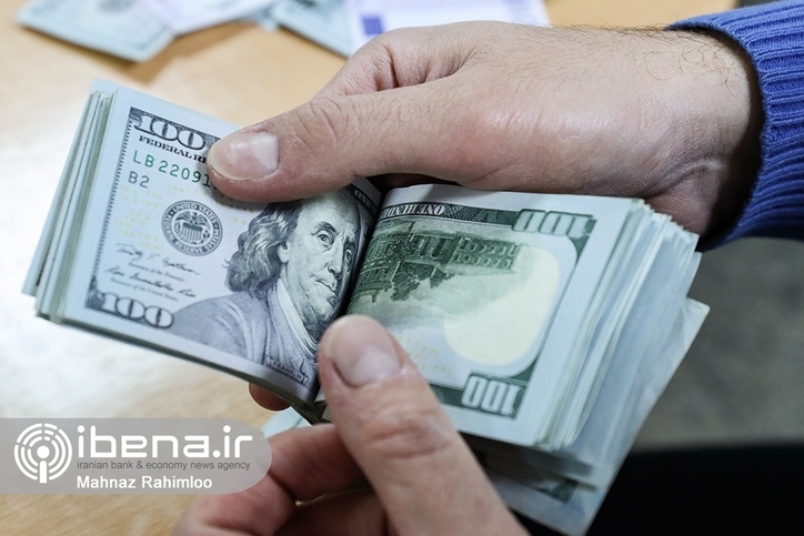 نرخ ارز در بازار آزاد مهندسی شده است/ ثبات قیمت‌ها با سیاست جدید بانک مرکزی
