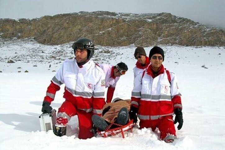 نجات ۲ نگهبان معدن در برف و کولاک پس از ۸ ساعت مفقودی