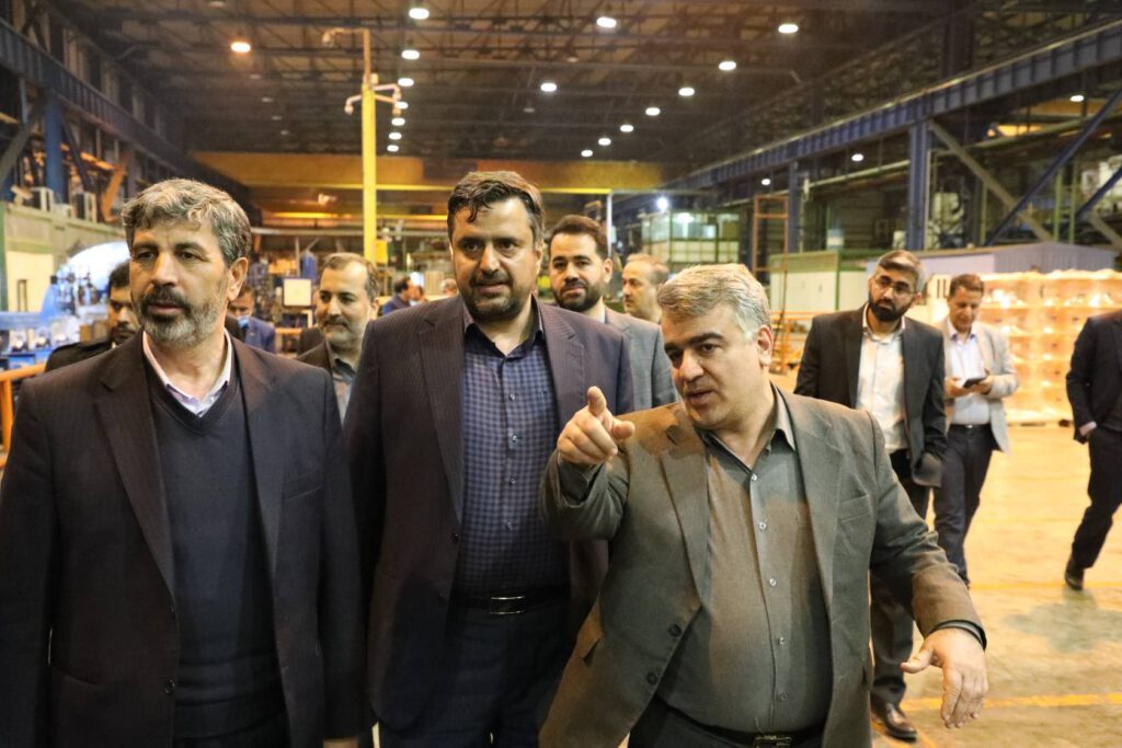 ادای احترام مدیران عامل شستا و تاصیکو به سرباز وطن ادای احترام مدیران عامل شستا و تاصیکو به سرباز وطن