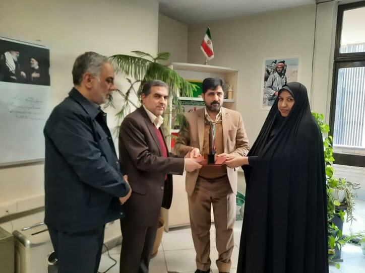 تقدیر از ۴ نفر از کارکنان وزارت صمت در دومین جشنواره کارمند تراز مکتب حاج قاسم
