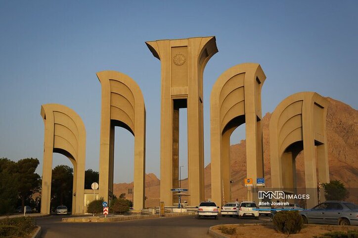 به مقوله ارتباط با صنعت عینیت بخشیدیم
