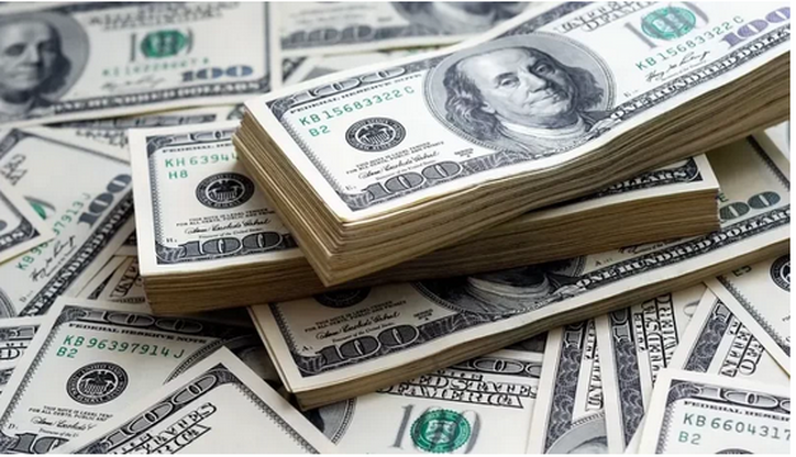 قیمت دلار امروز ۲۶ بهمن ۱۴۰۱ / فنر قیمت اسکناس آمریکایی آزاد می‌شود؟