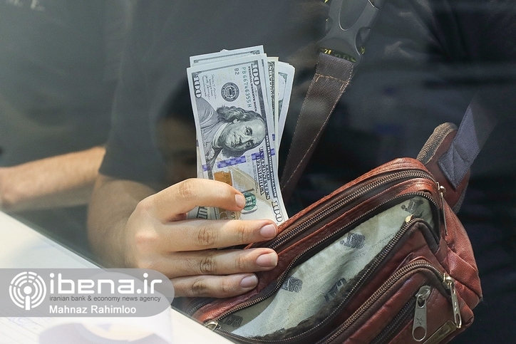 چشم امید بازار به راه‌اندازی مرکز مبادله ارزی/ از خرید‌های هیجانی بپرهیزید