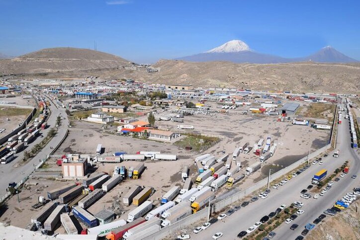 واردات بیش از ۴۹۸ میلیون دلار کالا از مرز بازرگان به کشور