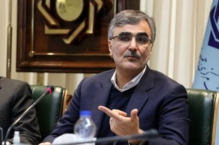 فرزین: از این پس به نرخ تابلو بدون صف ارز خود را از صرافی‌ها بگیرید