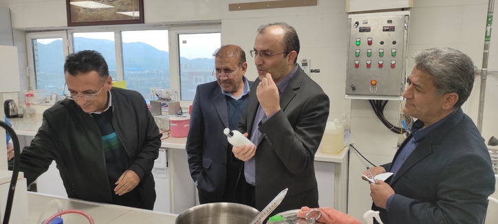 بازدید مدیر کل دفتر خدمات کسب و کار وزارت صمت از واحد تولیدی دانش بنیان به مناسبت دهه فجر