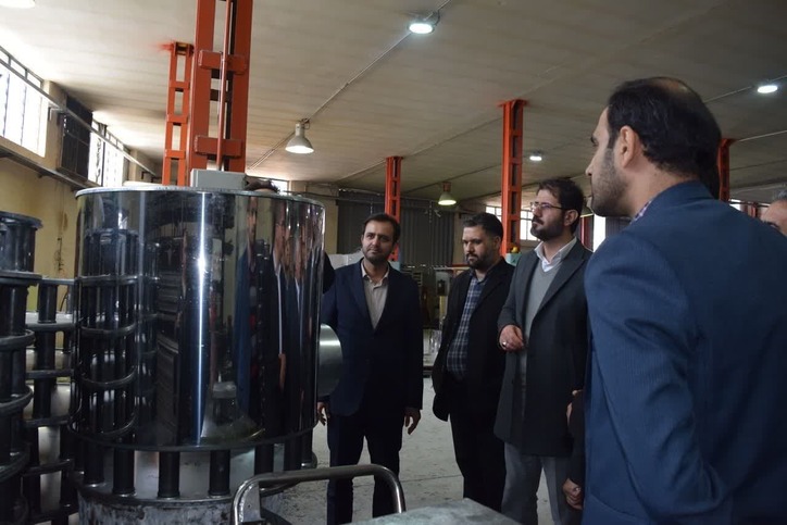 بازدیدمدیرکل دفتر صنایع ماشین آلات کشاورزی، ساختمانی و معدنی وزارت صمت به همراه مدیرکل صنعت، معدن و تجارت یزد از چند واحد صنعتی در یزد