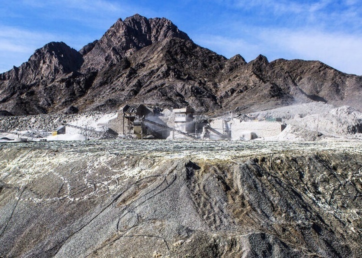 مطالعات محیط زیستی برای فعالیت ۲۰ معدن در عنبران انجام شده؟ / دود آسیب‌ها در چشم مردم و محیط زیست