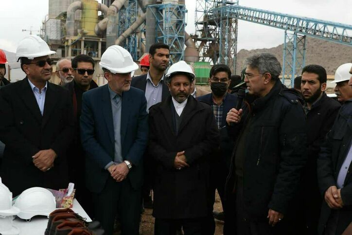 کارخانه سیمان نی ریز پیشتاز در ایفای مسوولیت‌های اجتماعی/ طرح توسعه این مجتمع بزرگ صنعتی با رفع موانع عملیاتی می‌شود