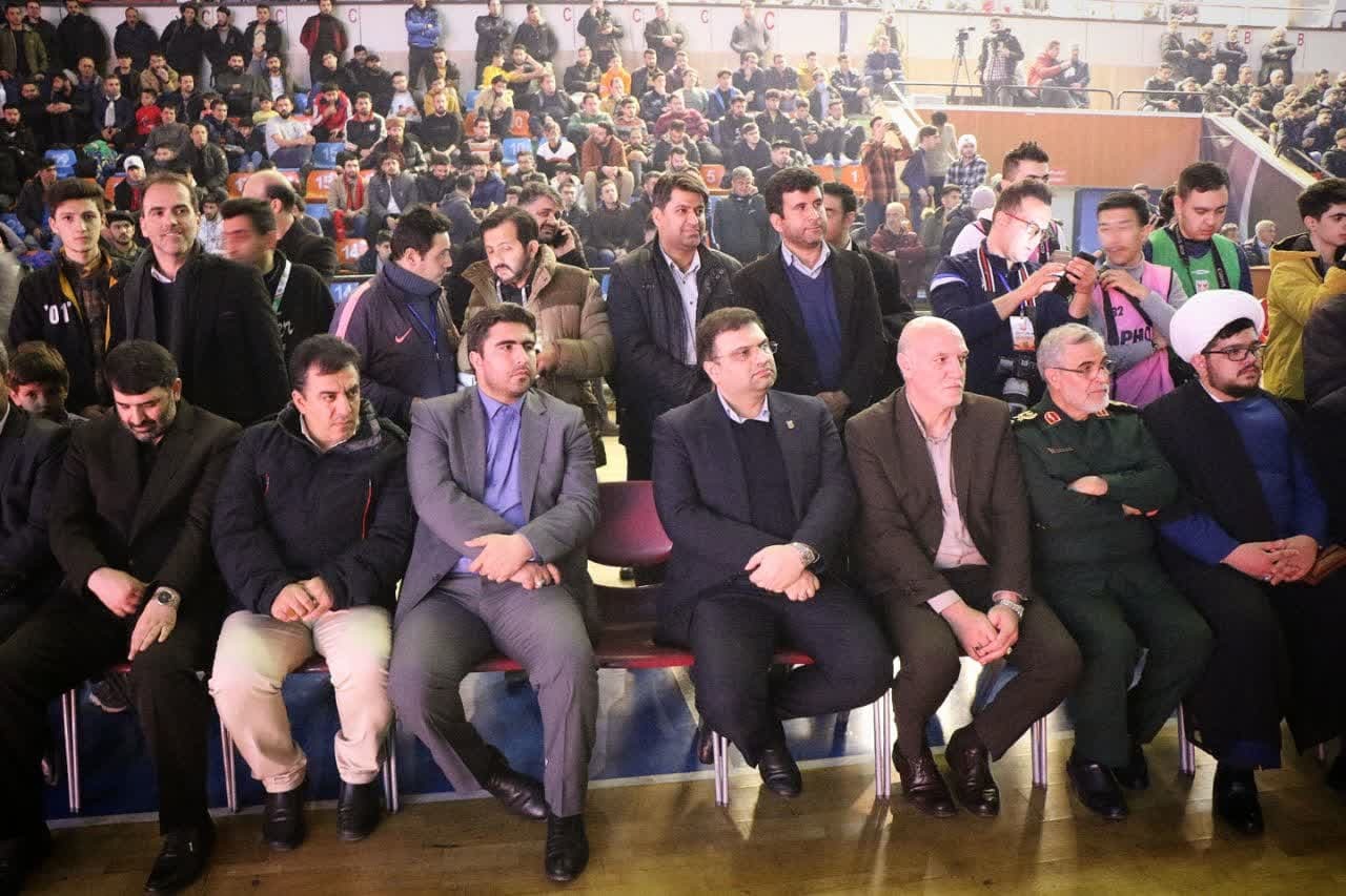 اهدا کاپ قهرمانی تیم مس سونگون توسط معاون وزیر ورزش و جوانان اهدا کاپ قهرمانی تیم مس سونگون توسط معاون وزیر ورزش و جوانان