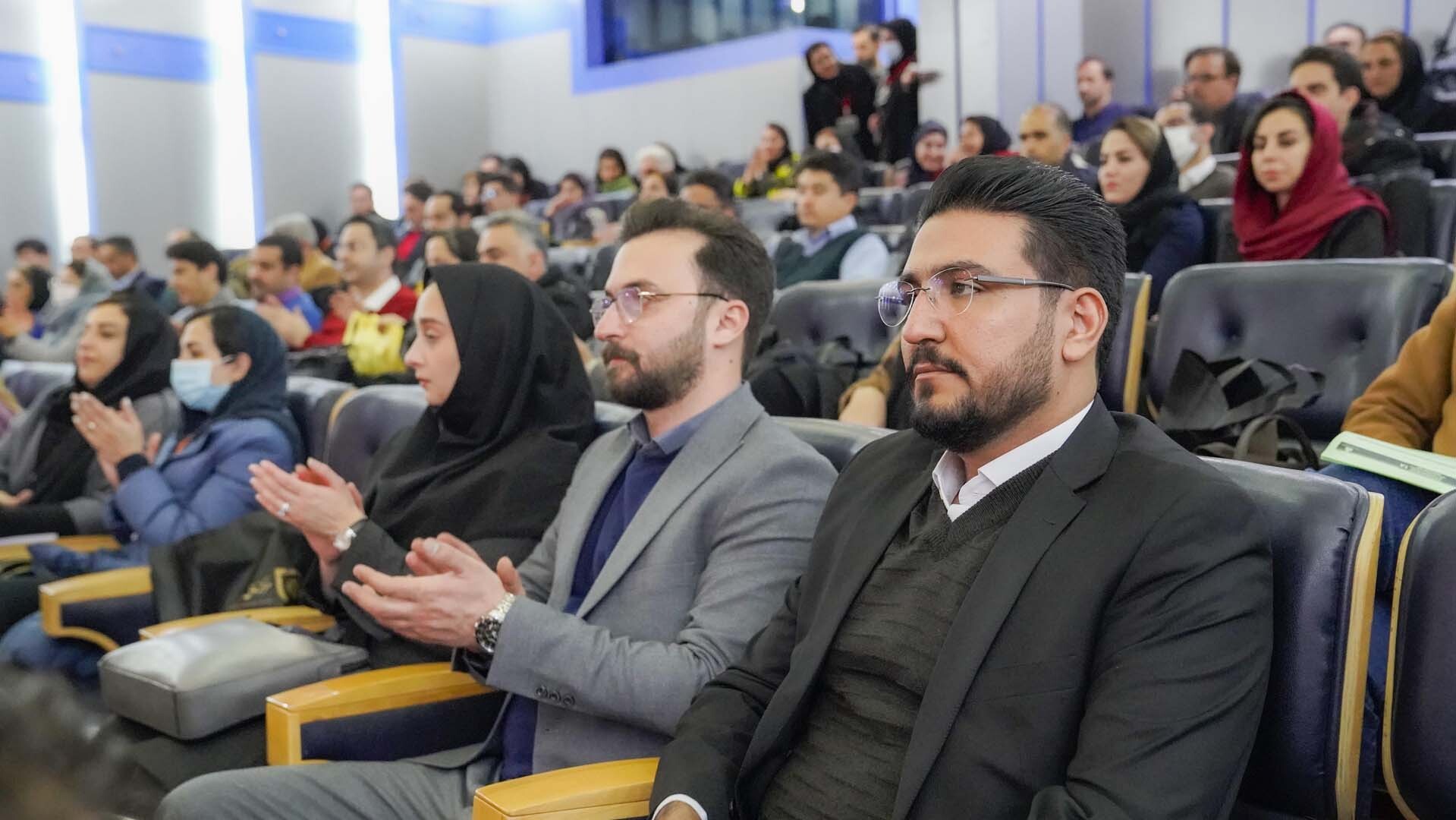 سیمیدکو موفق به کسب جایزه تعالی منابع انسانی شد سیمیدکو موفق به کسب جایزه تعالی منابع انسانی شد