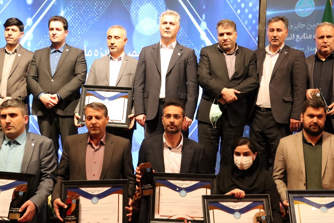 دریافت نشان بلورین توسط مجتمع صنایع آلومینیوم جنوب در ششمین جایزه ملی مدیریت منابع انسانی بر اساس مدل ۳۴۰۰۰