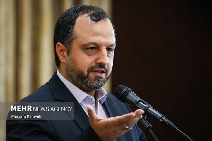 جلوی ابلاغ بخشنامه‌های غیرضروری را می‌گیریم/ بازار ارز آرام می‌شود